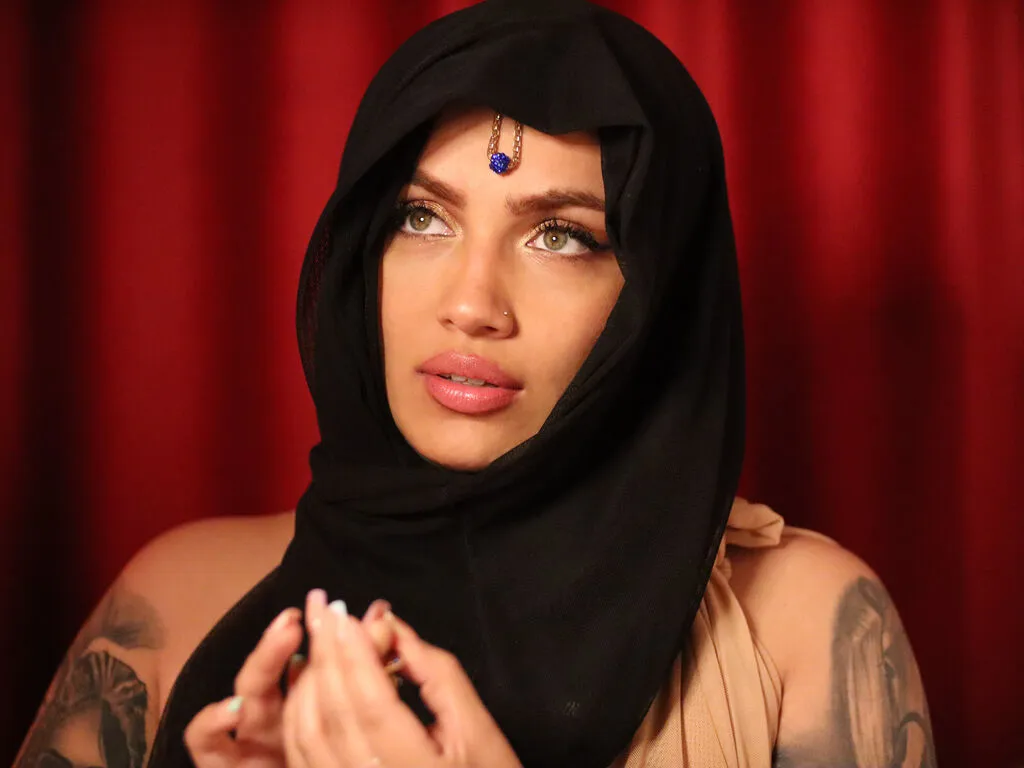 LuciaLyone's Thumb Image