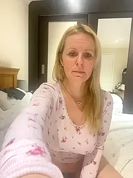 madamlillyrose Image 5