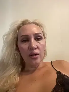 YourBlondee Image 13