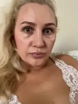 YourBlondee Image 14