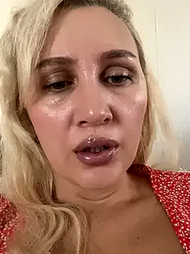 YourBlondee Image 18